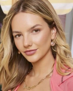 Barbie™ X Kendra Scott Gold Link And Chain Necklace In Pink Crystal 9 Barbie™ X Kendra Scott Gold Link And Chain Necklace In Pink Crystal -Kendra Scott Jewelry Store Kendra Scott Barbie Paperclip Chain Neckalce Pink Gold 02