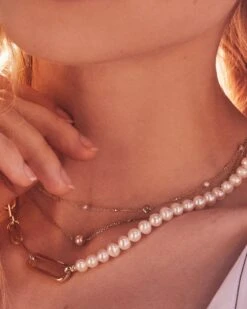 Cathleen 14k Yellow Gold Pendant Necklace In Pearl -Kendra Scott Jewelry Store Kendra Scott Cathleen Pendant Necklace Pearl Yellow Gold 00