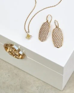 20th Anniversary Dira 14k Yellow Gold Cushion Cut Pendant Necklace In Yellow Lab Grown Diamond 11 20th Anniversary Dira 14k Yellow Gold Cushion Cut Pendant Necklace In Yellow Lab Grown Diamond -Kendra Scott Jewelry Store Kendra Scott Dira Pendant Necklace Yellow Diamond Gold 02