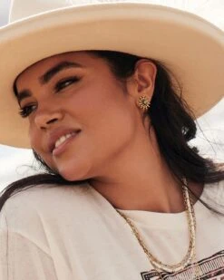 Dryden Vintage Gold Stud Earrings In Variegated Turquoise Magnesite 8 Dryden Vintage Gold Stud Earrings In Variegated Turquoise Magnesite -Kendra Scott Jewelry Store Kendra Scott Dryden Stud Earring Variegated Turquoise Magnesite Gold 01