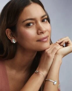 Elaina Silver Adjustable Chain Bracelet In Dichroic Glass -Kendra Scott Jewelry Store Kendra Scott Elaina Chain Bracelet Rhodium Dichroic Glass 00