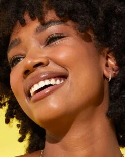 Ellen Luxe 18k Gold Vermeil Huggie Earrings In White Sapphire -Kendra Scott Jewelry Store Kendra Scott Ellen Huggie Earring Pave Gold Vermeil 01