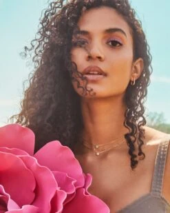 Ellen Huggie Earrings In 18k Gold Vermeil 10 Ellen Huggie Earrings In 18k Gold Vermeil -Kendra Scott Jewelry Store Kendra Scott Ellen Huggie Earrings 18K Gold Vermeil 02