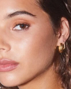 Ellen Luxe 18k Gold Vermeil Huggie Earrings In White Sapphire -Kendra Scott Jewelry Store Kendra Scott Ellen Lux Earrings Gold Vermeil 00