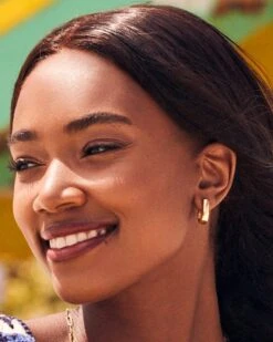 Ellen Wide Huggie Earrings In 18k Gold Vermeil -Kendra Scott Jewelry Store Kendra Scott Ellen Wide Huggie Earring Gold 01