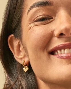 Heart Padlock Huggie Earrings In 18k Gold Vermeil -Kendra Scott Jewelry Store Kendra Scott Heart Padlock Huggie Earring Gold Vermeil 01