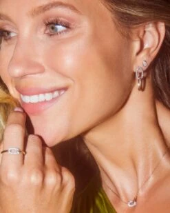 Elisa 14k Yellow Gold Interlocking Pendant Necklace In White Diamond -Kendra Scott Jewelry Store Kendra Scott Interlocking Elisa Pendant Necklace Yellow Gold 01