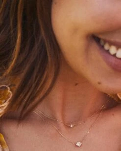 Michelle 14k Yellow Gold Pendant Necklace In White Diamond, .16ct -Kendra Scott Jewelry Store Kendra Scott Michelle Pendant Necklace .16CT Yellow Gold 02