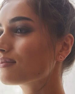 Ari Heart Gold Stud Earrings In White Crystal -Kendra Scott Jewelry Store kendra scott ari heart crystal stud earrings gold white cz og 1