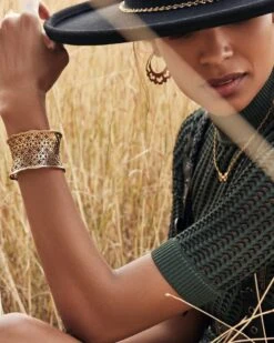 Beau Short Pendant Necklace In Vintage Gold -Kendra Scott Jewelry Store kendra scott candice statement cuff bracelet vintage gold 00