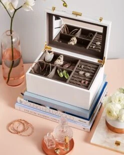 Medium Antique Brass Jewelry Box In White Lacquer -Kendra Scott Jewelry Store kendra scott medium jewelry box antique brass white 03 lg